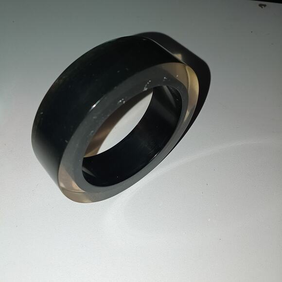 Iris Apfel & Bajalia Clear Apple juice Lucite and Black Chunky Bangle Bracelet - Picture 5 of 8